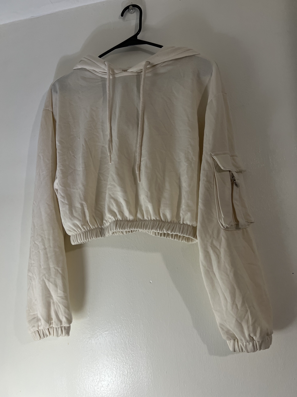 Iris Basic Cream Cropped Hoodie with Sleeve Pocket